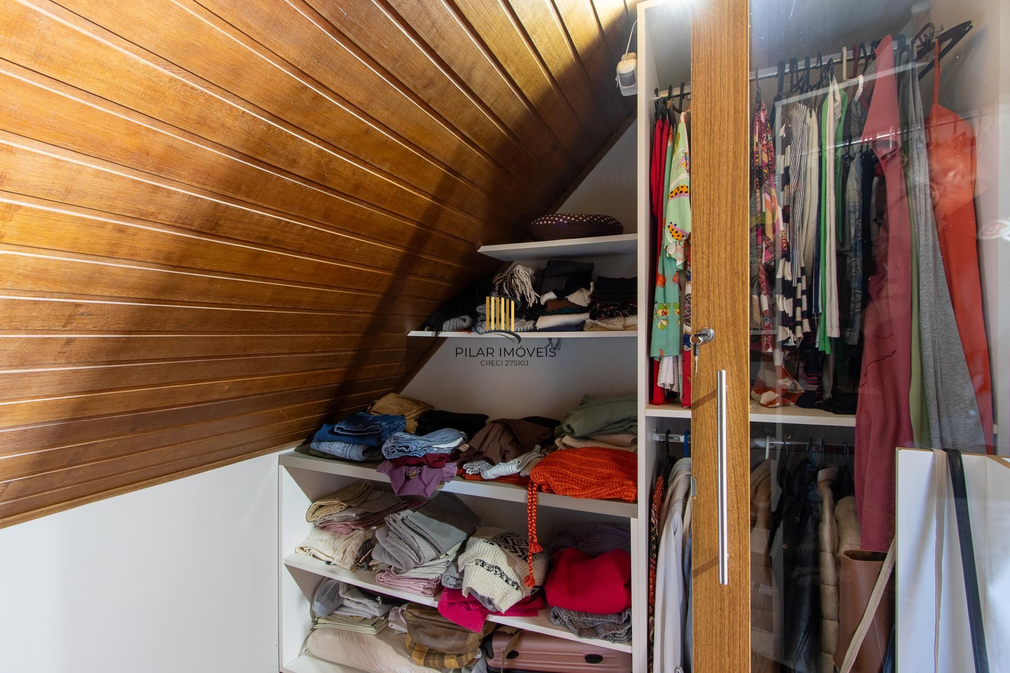 Casa em condomínio fechado, 104m² privativos, 2 quartos, 1 vaga, bairro Camaquã
