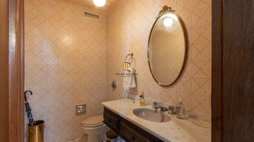 Apartamento grande em Petrópolis. com 257,90m2,  sacada, elevador e linda vista.