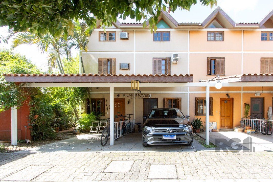 Casa de Condomínio 3 dormitórios no bairro Camaquã