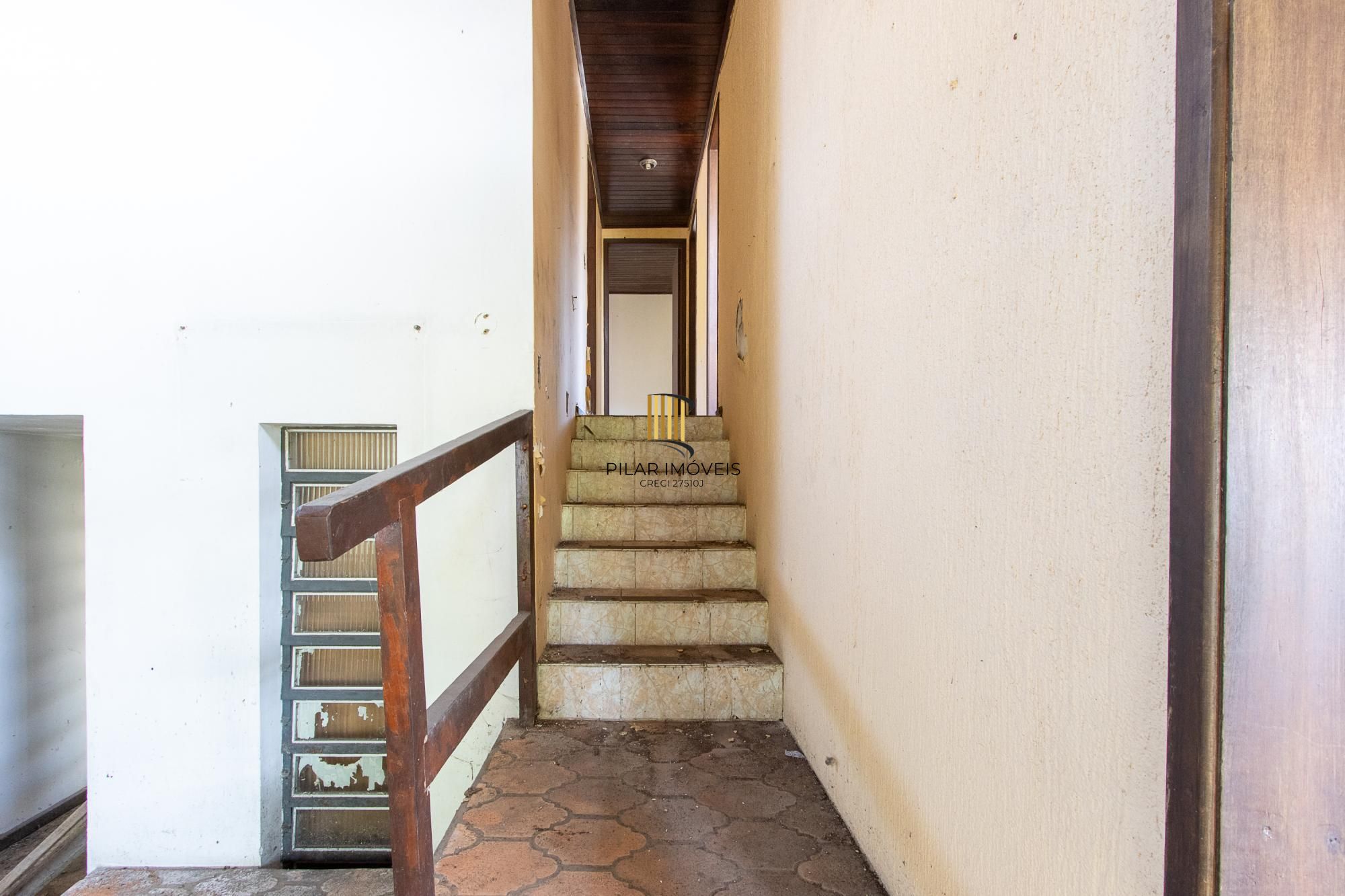 Casa para Venda - 320m², 3 dormitórios, sendo 1 suites, 4 vagas - Cristal