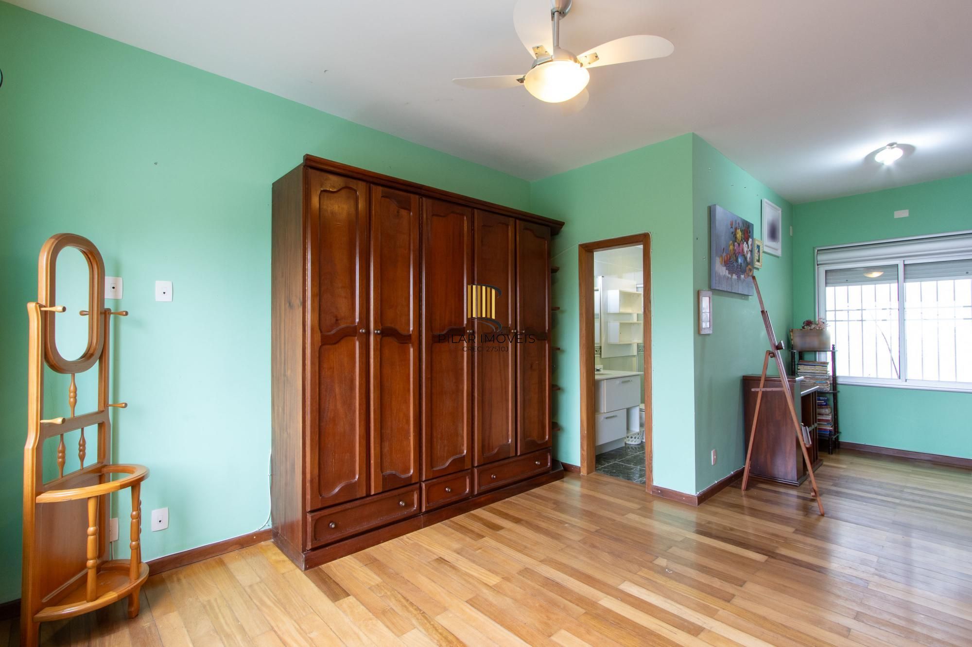 Casa para Venda - 470m², 3 dormitórios, sendo 1 suites, 6 vagas - Nonoai