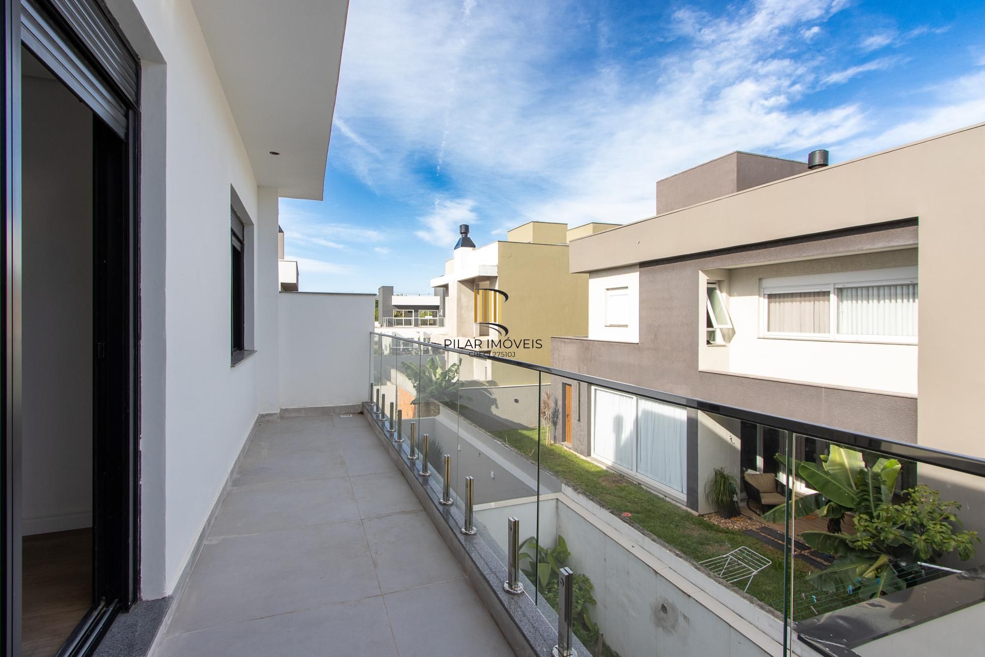 Casa de condomínio, 3 dormitórios, 3 suítes.