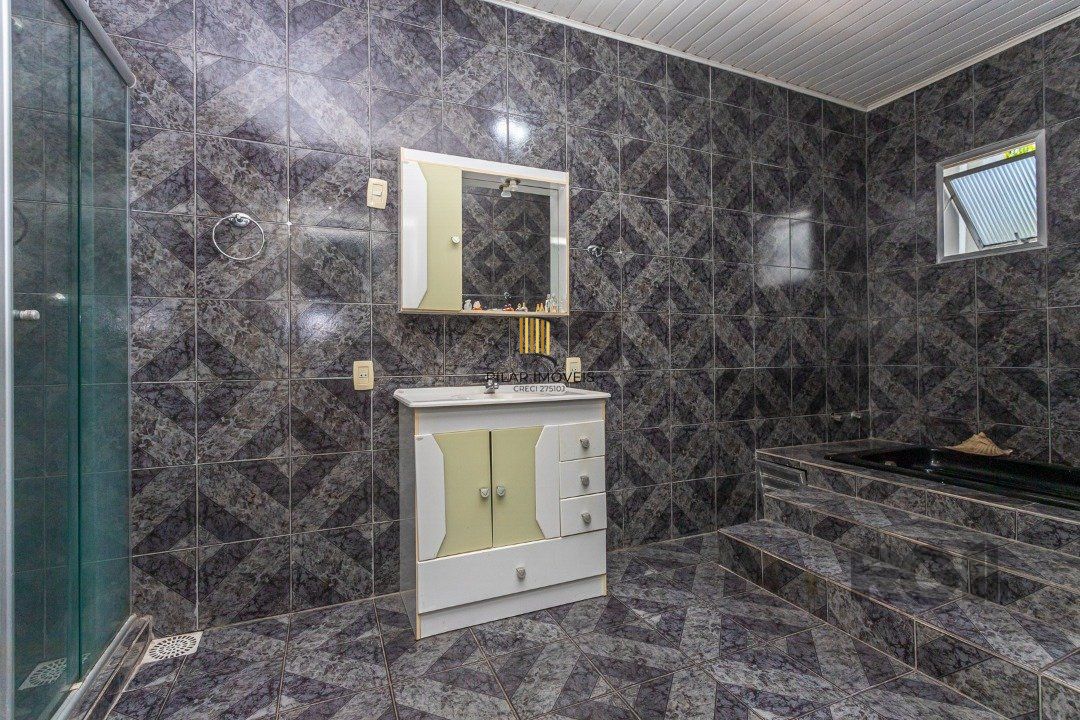 Casa com 3 Quartos à Venda, 293 m² por R$ 650.000
