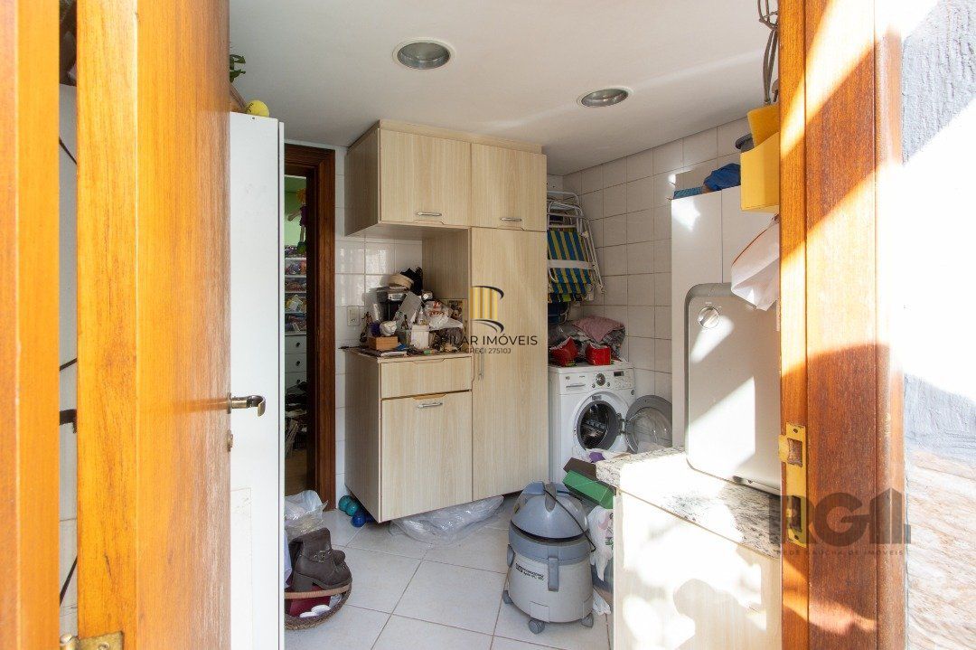 Casa 3 dormitórios no bairro Medianeira