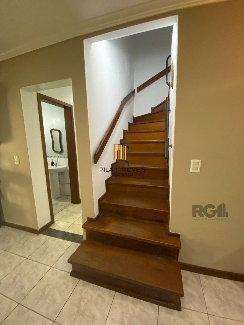 Casa para Venda - 350m², 4 dormitórios, sendo 4 suites, 4 vagas - Tristeza
