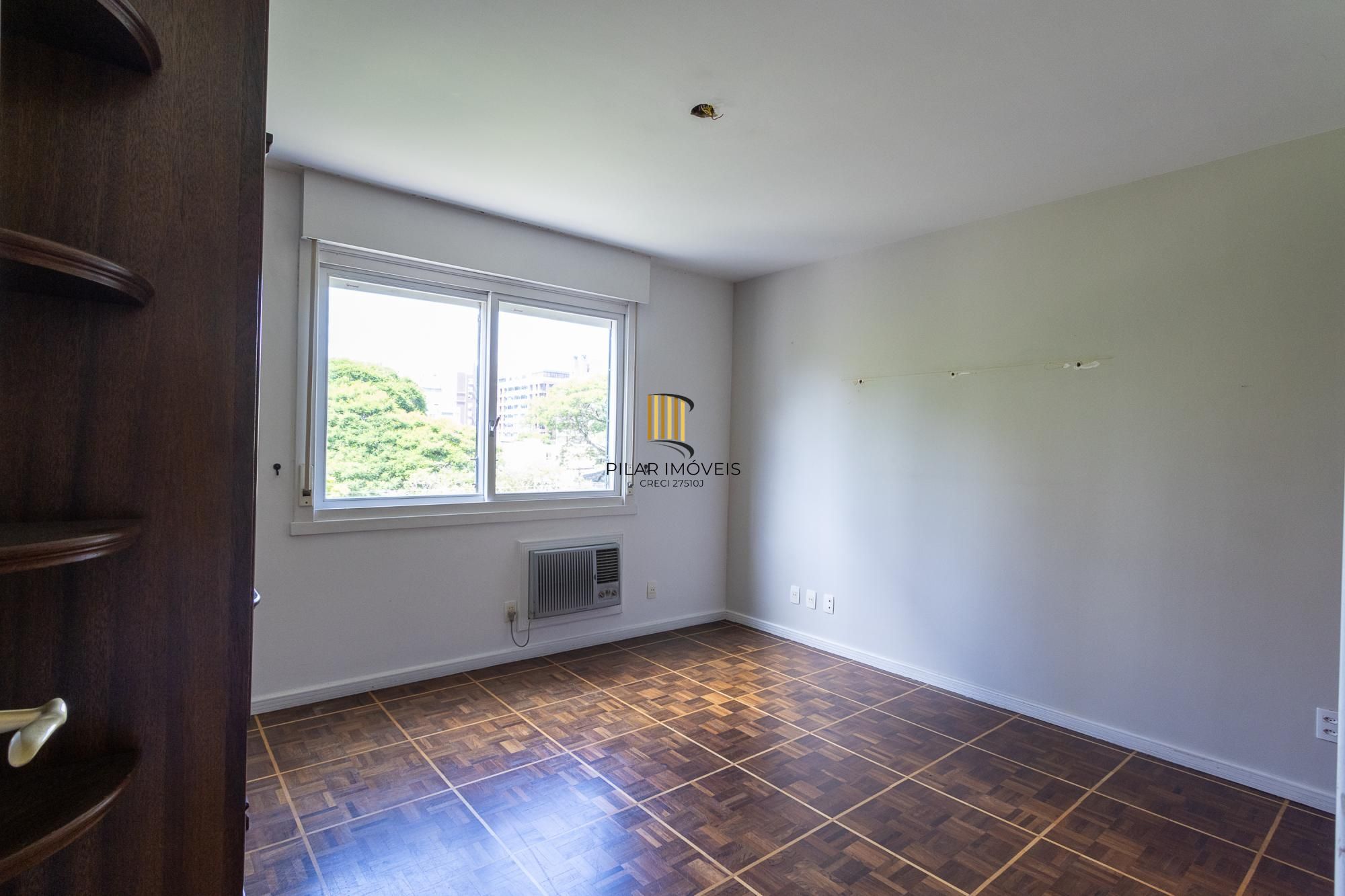 Apartamento amplo e bem localizado no Menino Deus!!