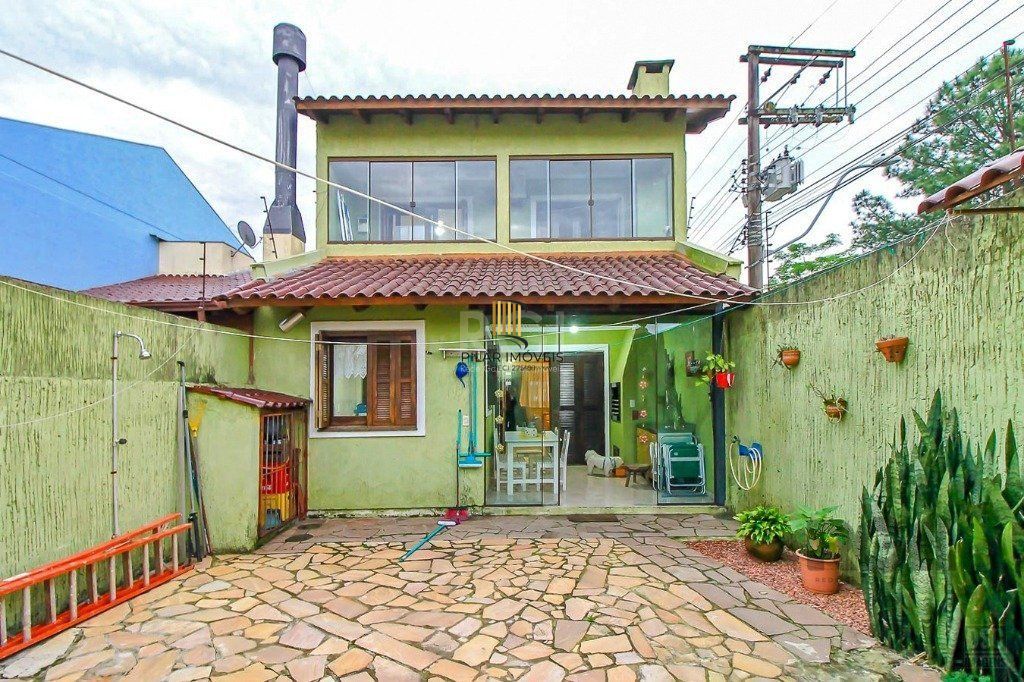 Casa para Venda - 167m², 3 dormitórios, sendo 1 suites, 7 vagas - Hípica