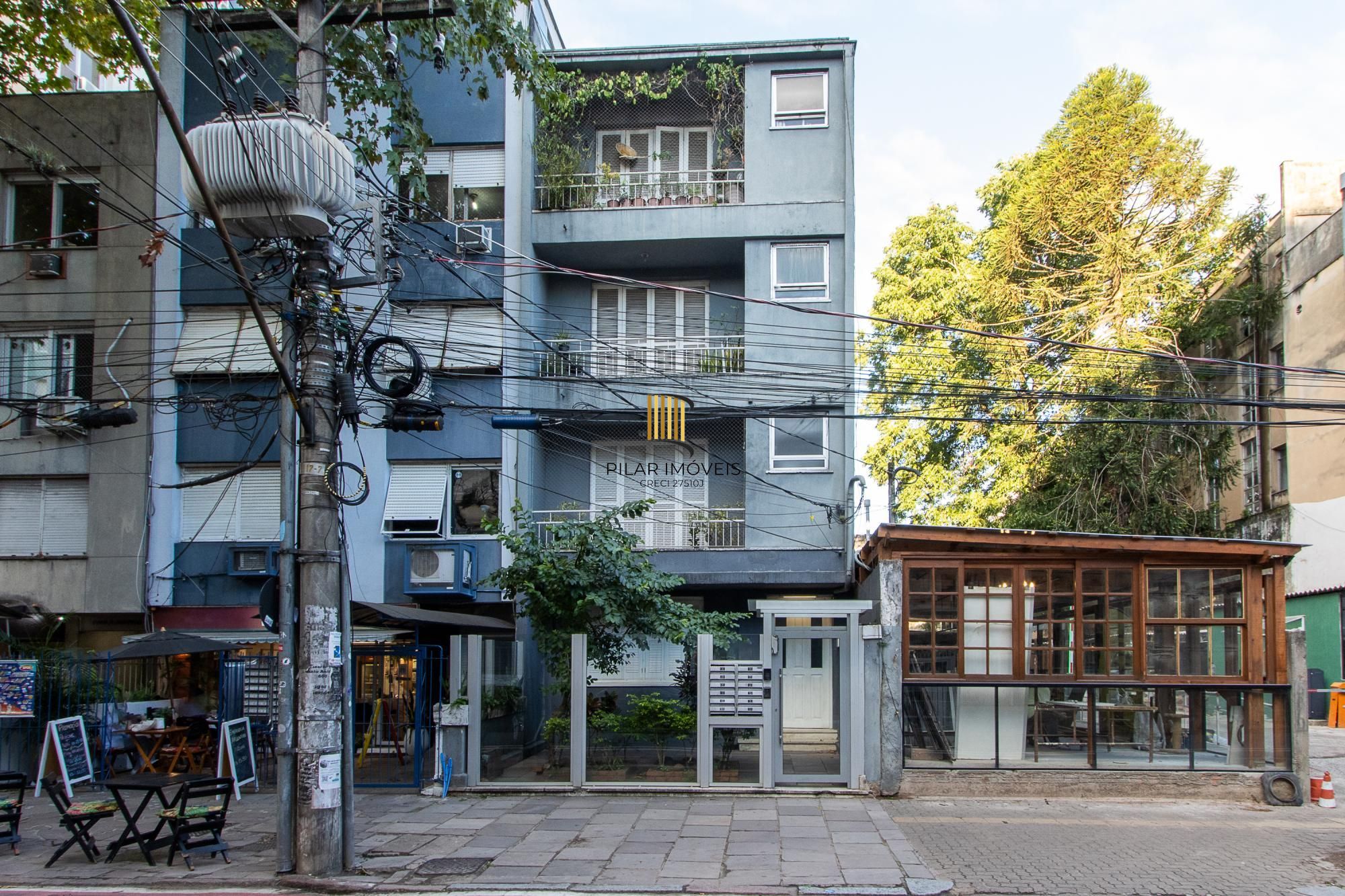 Apartamento Semi-mobiliado de 2 Quartos no Bairro Bom Fim