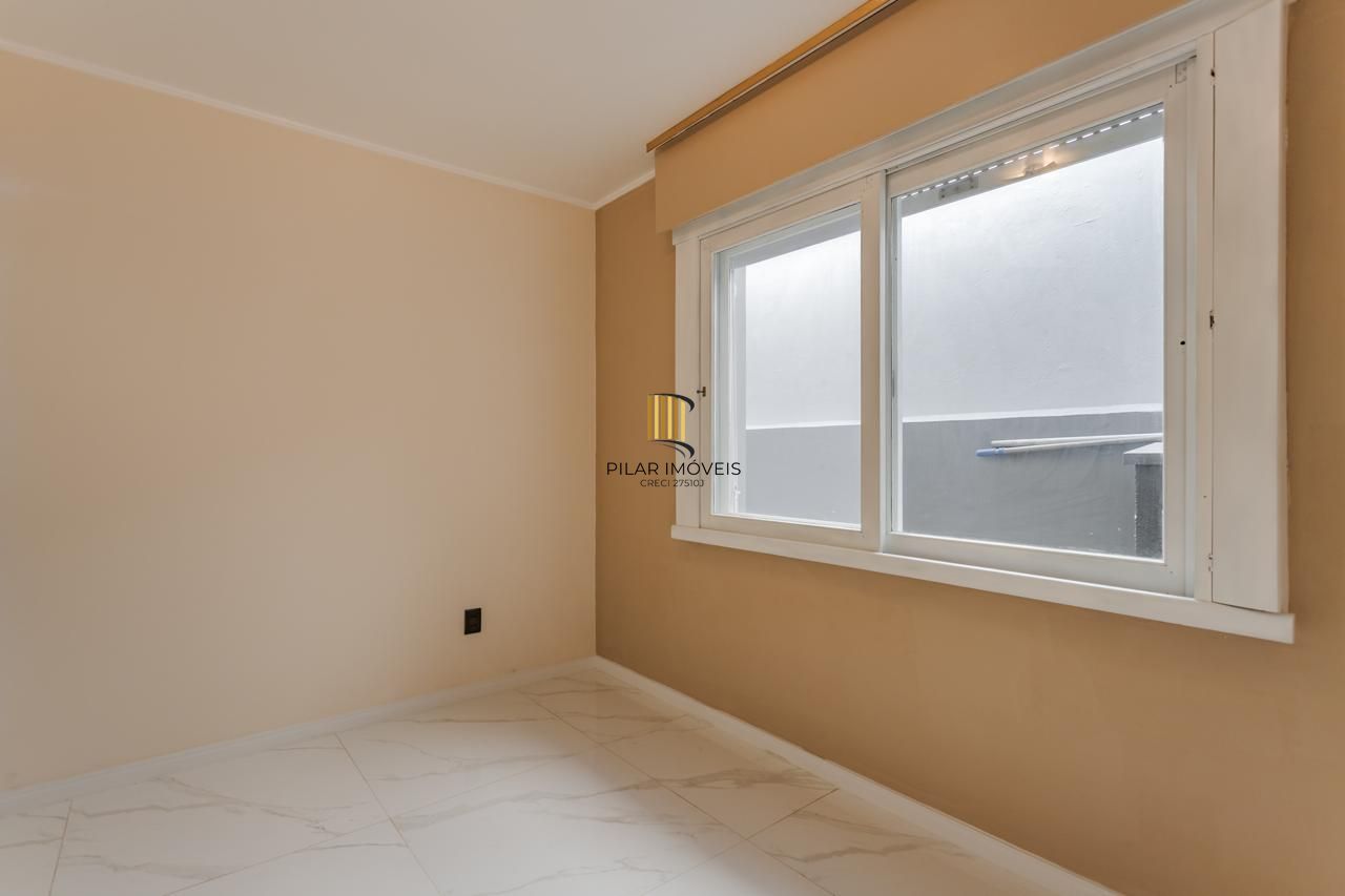 Casa de 3 dormitórios á venda no Jardim Lindóia em Porto Alegre