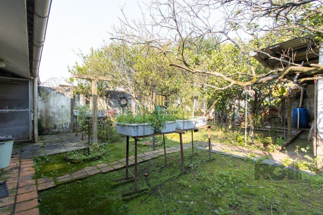 Casa para Venda - 72.6m², 4 dormitórios, sendo 1 suites, 6 vagas - Camaquã