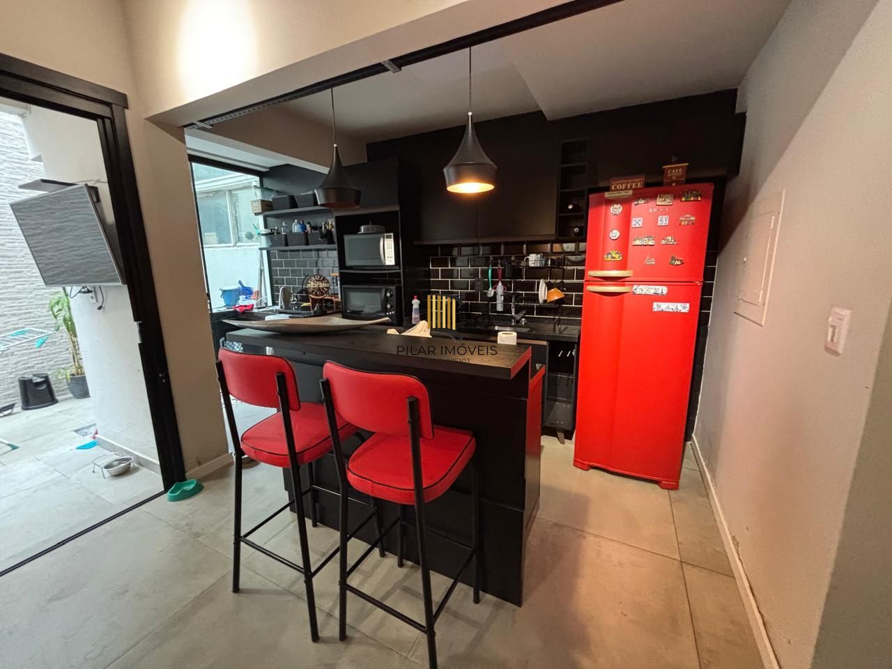 Excelente Casa em Condomínio Fechado 2 Dormitórios Recém Reformada