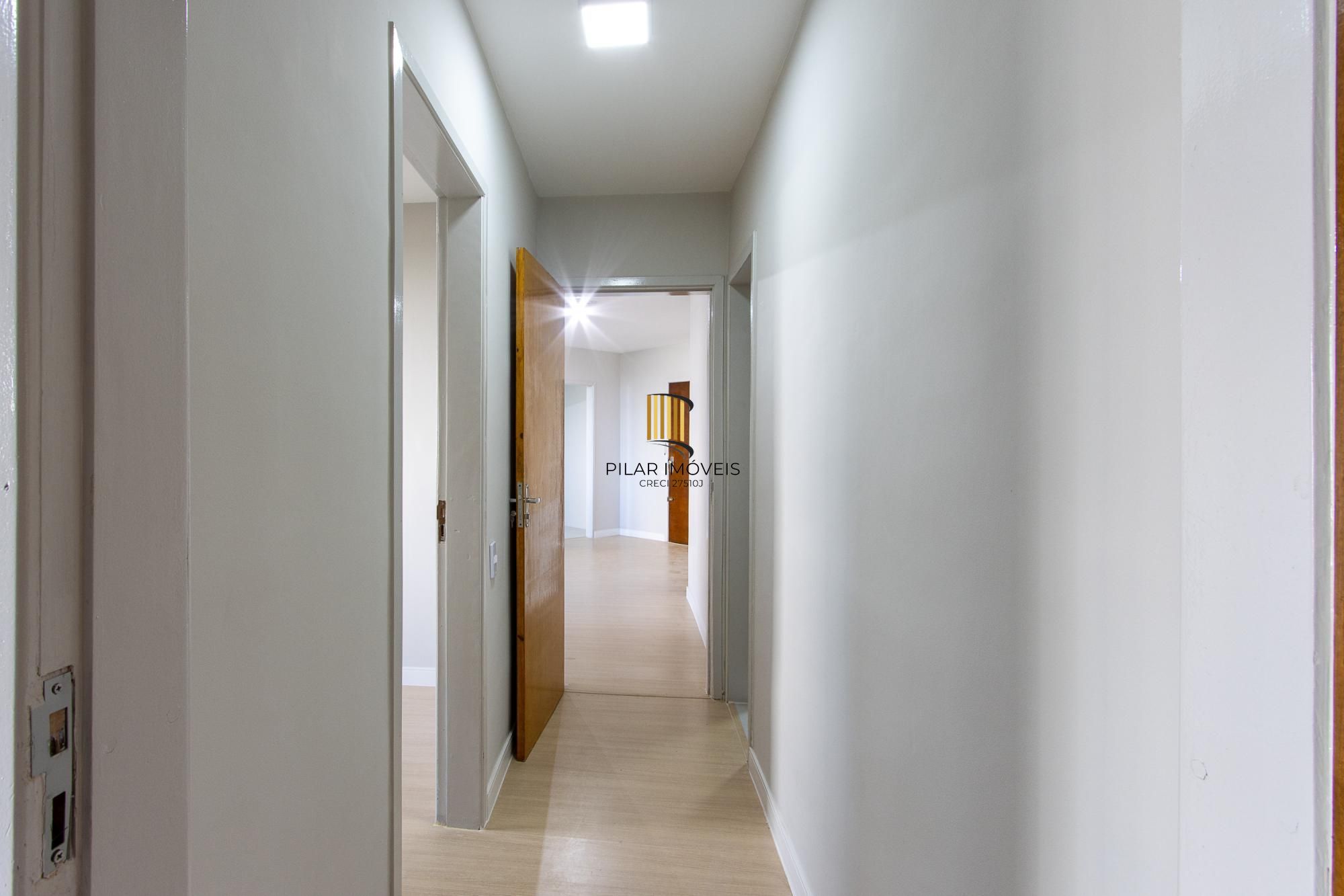 APARTAMENTO 2 DORMITÓRIOS, REFORMADO - BAIRRO TRISTEZA