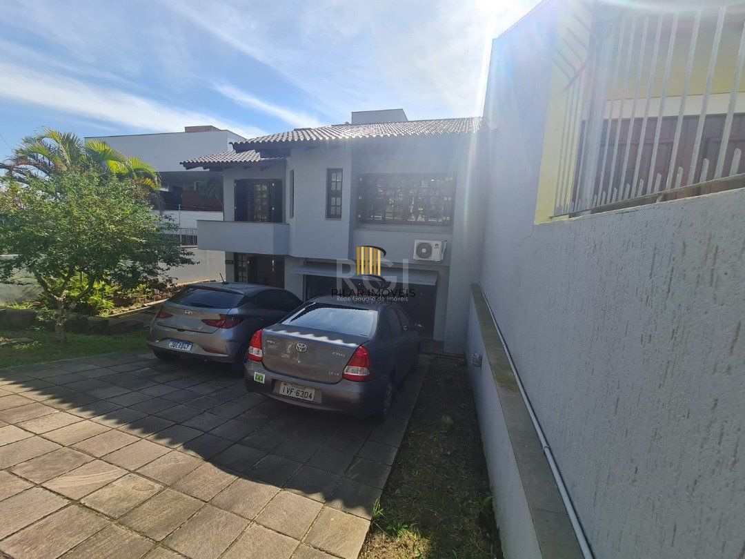 Casa para Venda - 464m², 5 dormitórios, sendo 4 suites, 4 vagas - Nonoai
