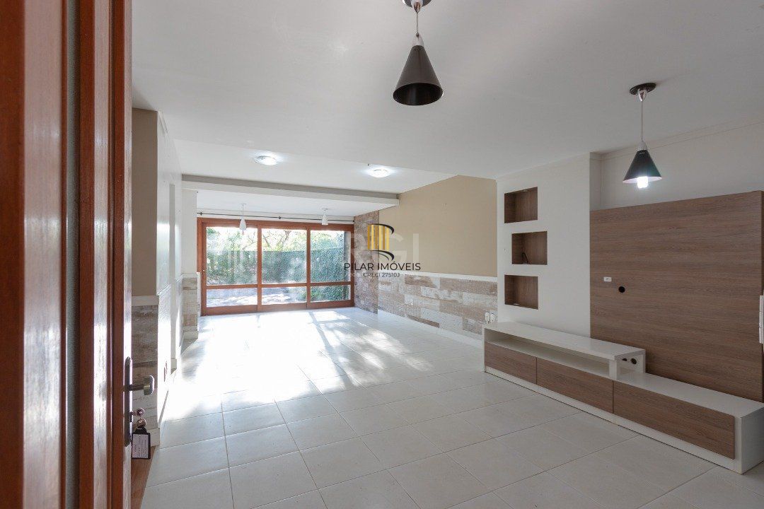 Casa para Venda - 233.34m², 3 dormitórios, sendo 1 suites, 4 vagas - Tristeza