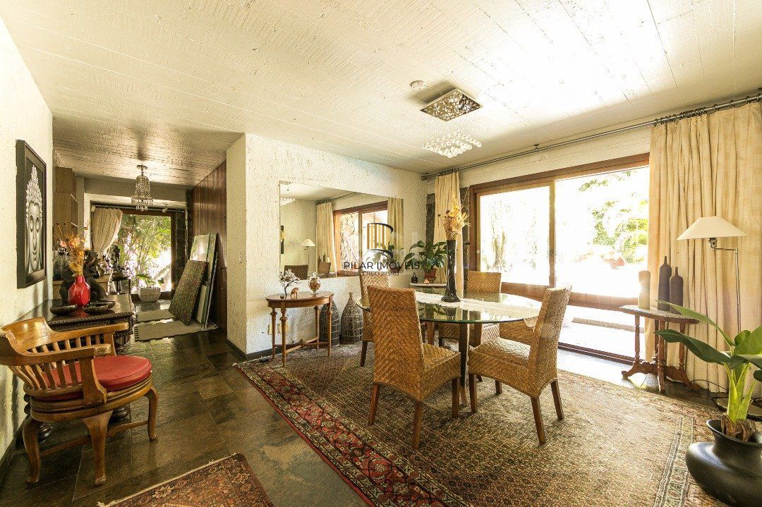 Casa para Venda - 370m², 5 dormitórios, sendo 2 suites, 7 vagas - Vila Assunção