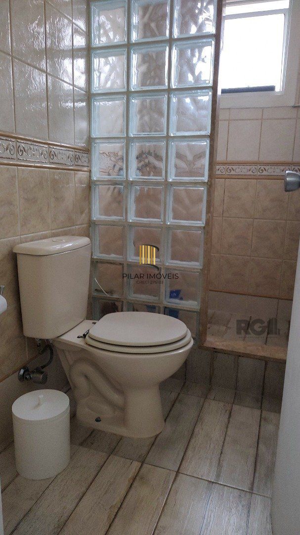 Sobrado em condomínio, 2 quartos, suite americana, churrasqueira, 1 vaga - Bairro Cavalhada