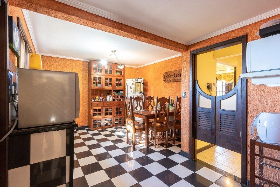 Casa para Venda - 308.25m², 3 dormitórios, sendo 1 suites, 5 vagas - Cristal