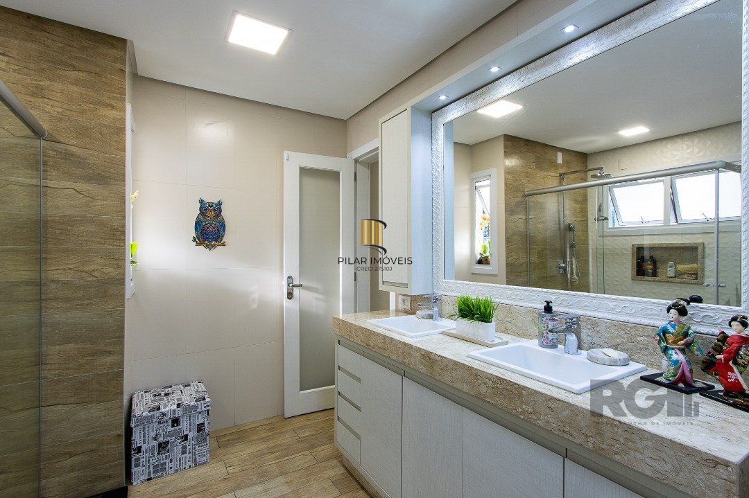 Casa 6 dormitórios no bairro Cristal