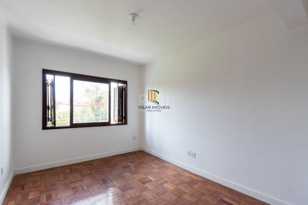 Casa para Venda - 454.7m², 5 dormitórios, sendo 1 suites, 8 vagas - Teresópolis