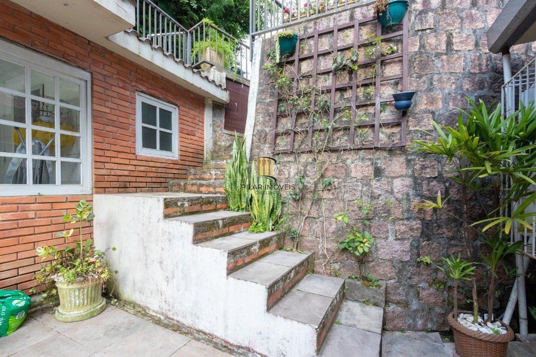 Casa para Venda - 300m², 4 dormitórios, sendo 2 suites, 4 vagas - Vila Assunção