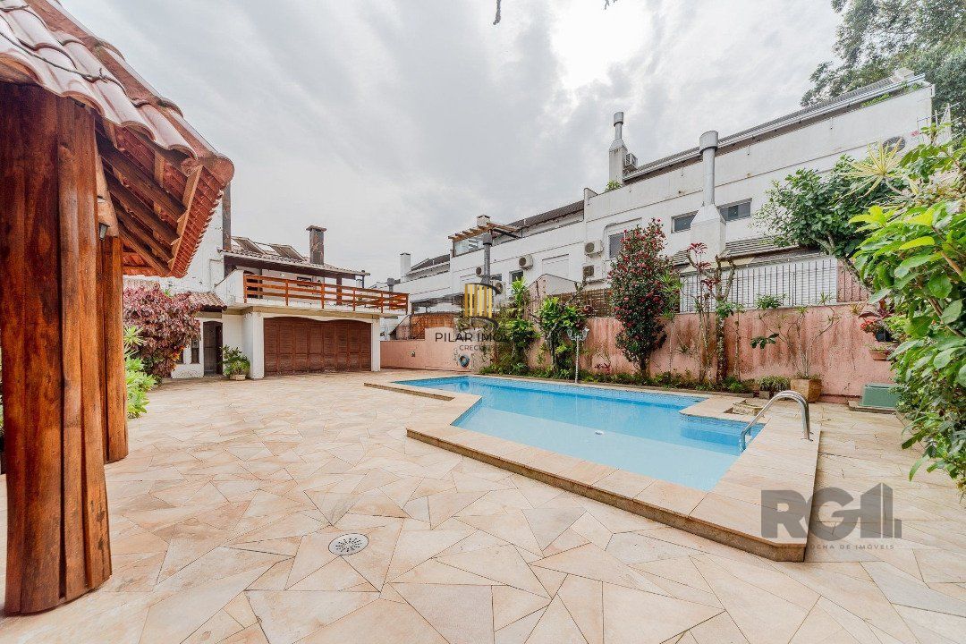 Casa para Venda - 646m², 4 dormitórios, sendo 2 suites, 4 vagas - Jardim Isabel