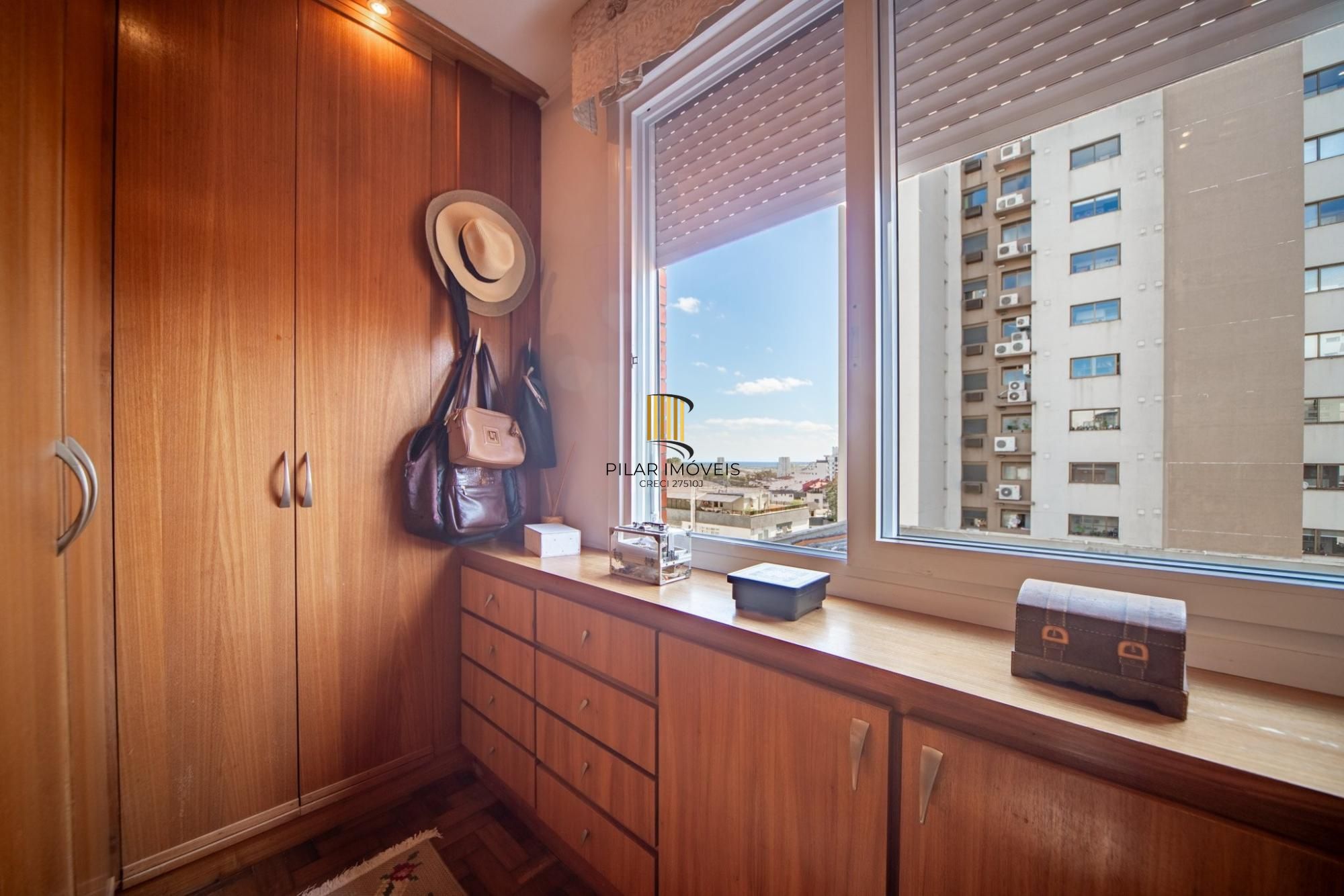 Cobertura com 206m², 3 dorm, Petrópolis e 2 vagas
