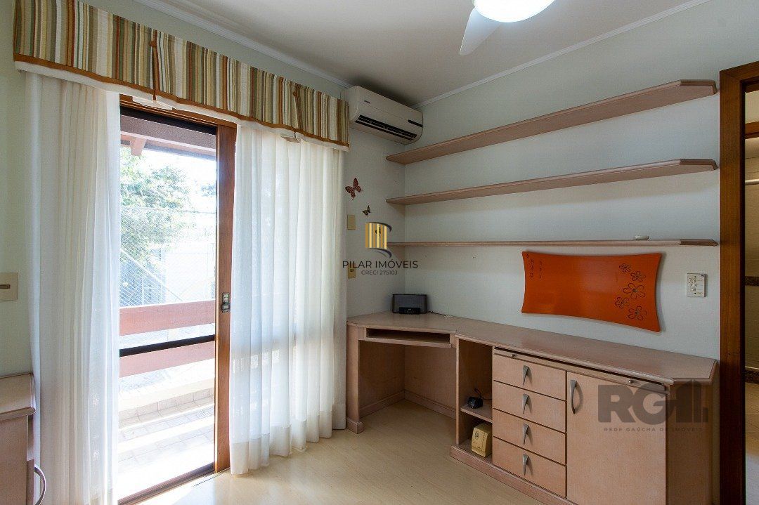 Casa de Condomínio 4 dormitórios no bairro Tristeza