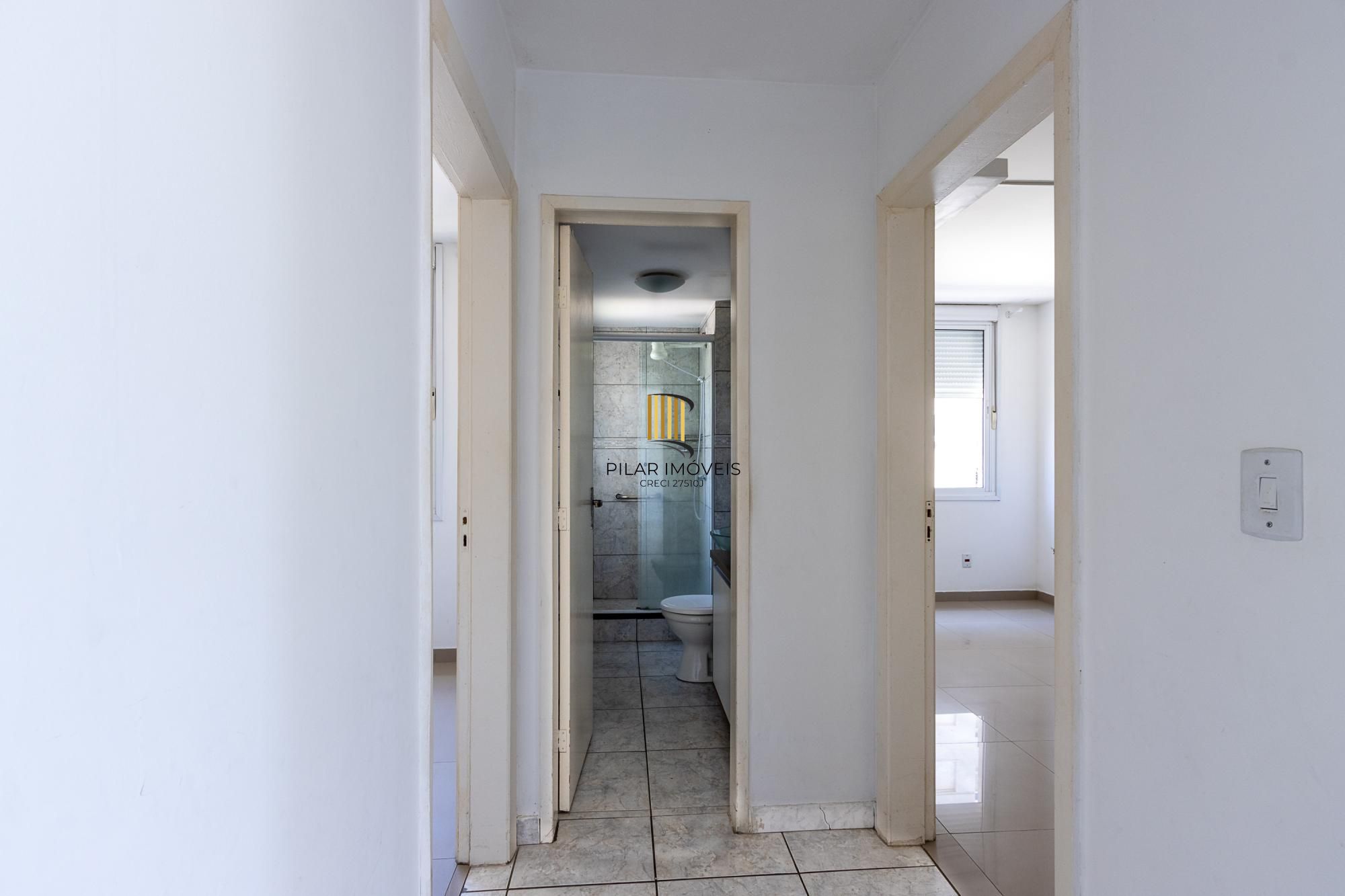 Apartamento, desocupado, 2 dormitórios e vaga escriturada, elevador -Cavalhada