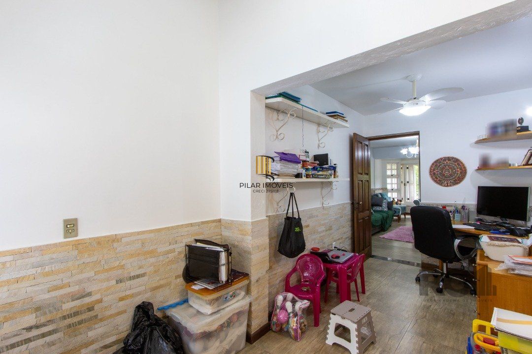 Casa 4 dormitórios no bairro Ipanema