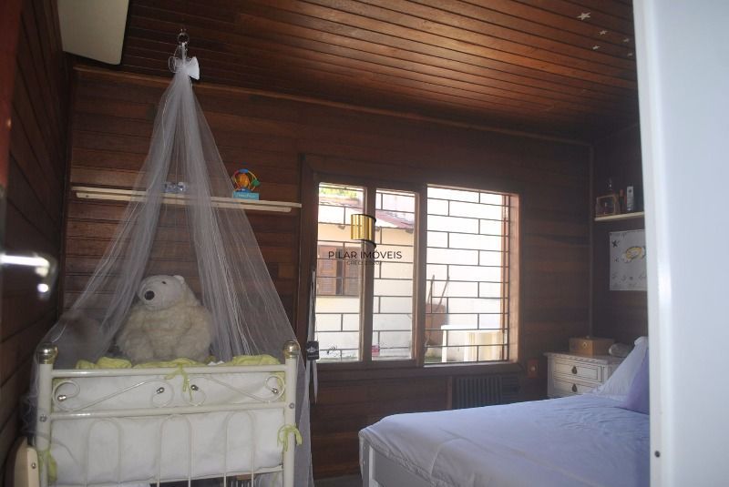 Casa para Venda - 250m², 3 dormitórios, 4 vagas - Serraria