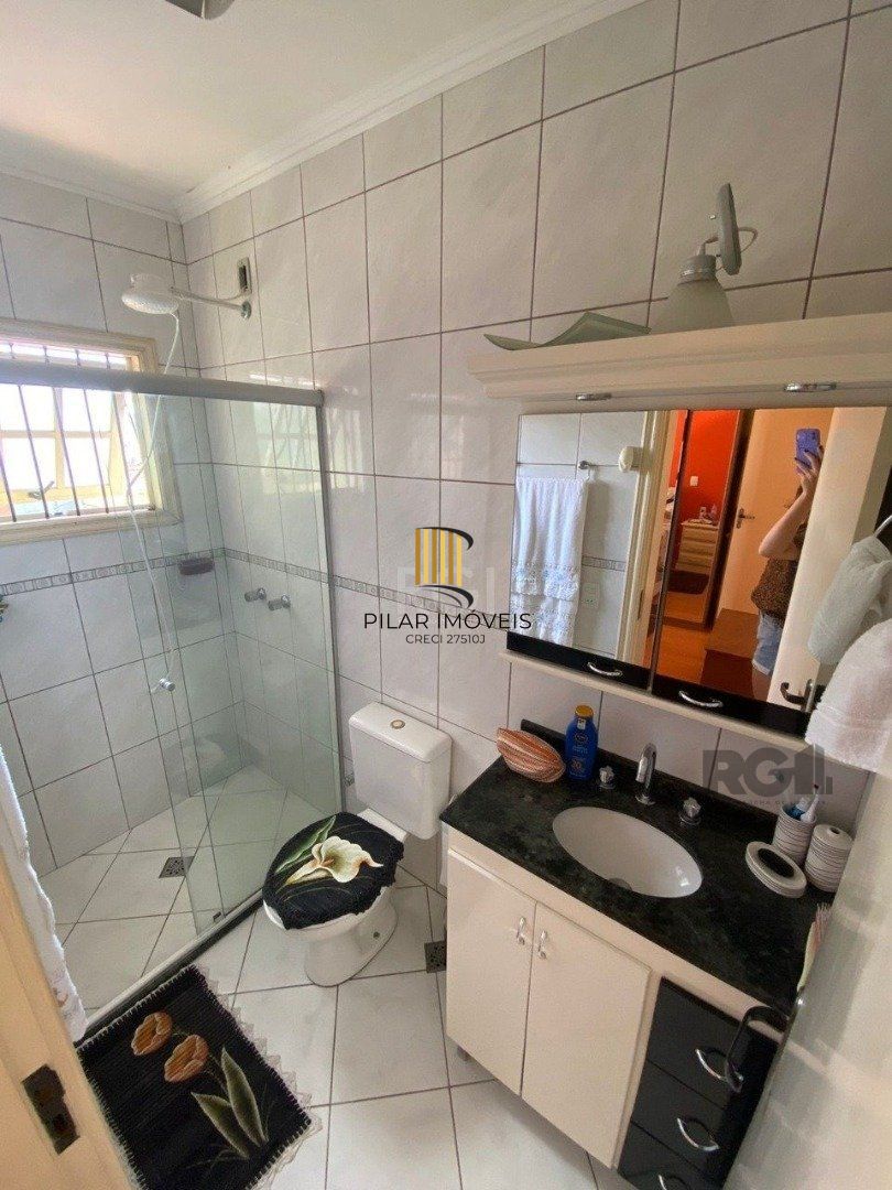 Casa para Venda - 250m², 3 dormitórios, sendo 1 suites, 2 vagas - Cristal