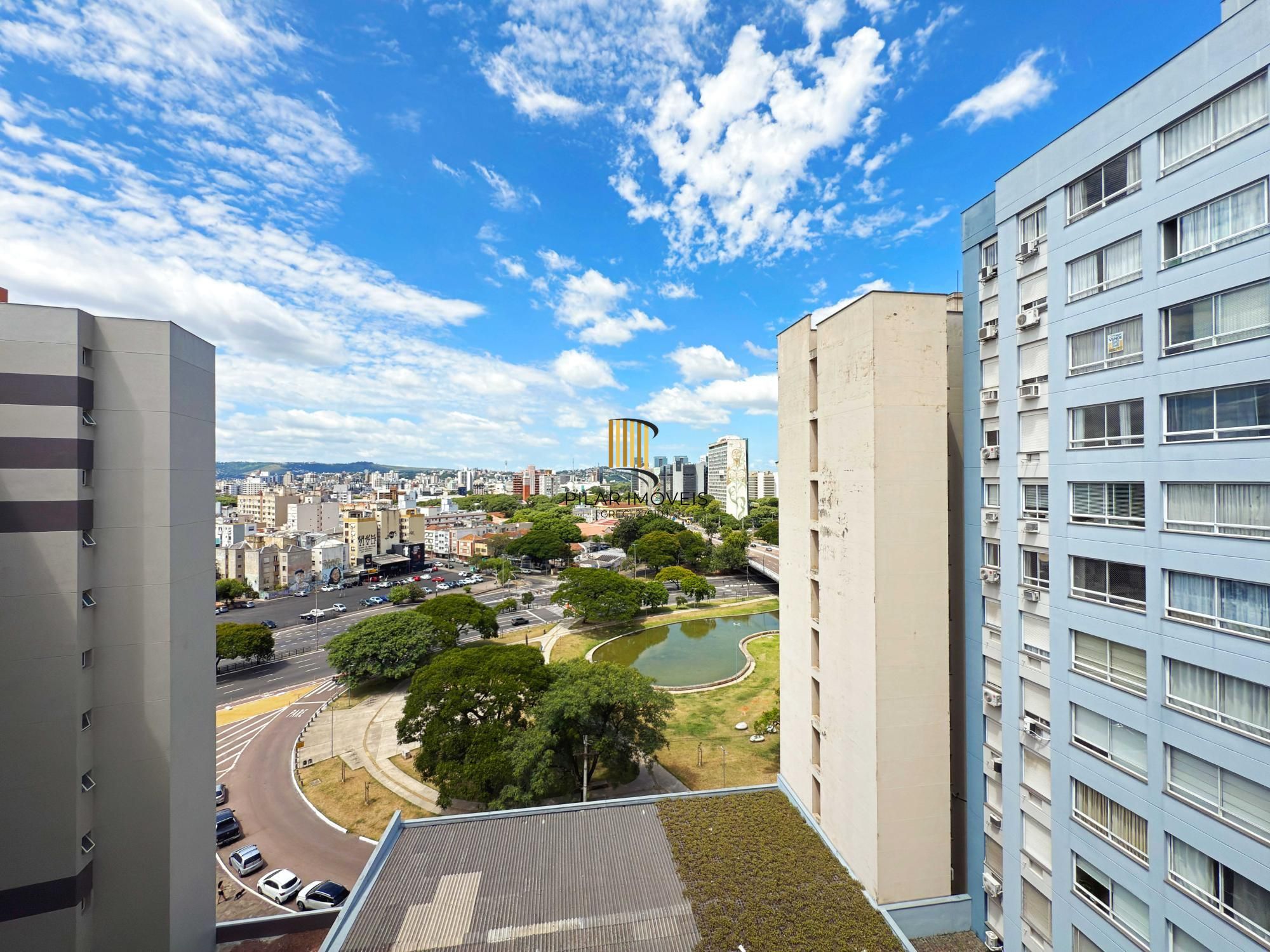 Apartamento de 2 dormitórios e 1 vaga de garagem no Centro Histórico.