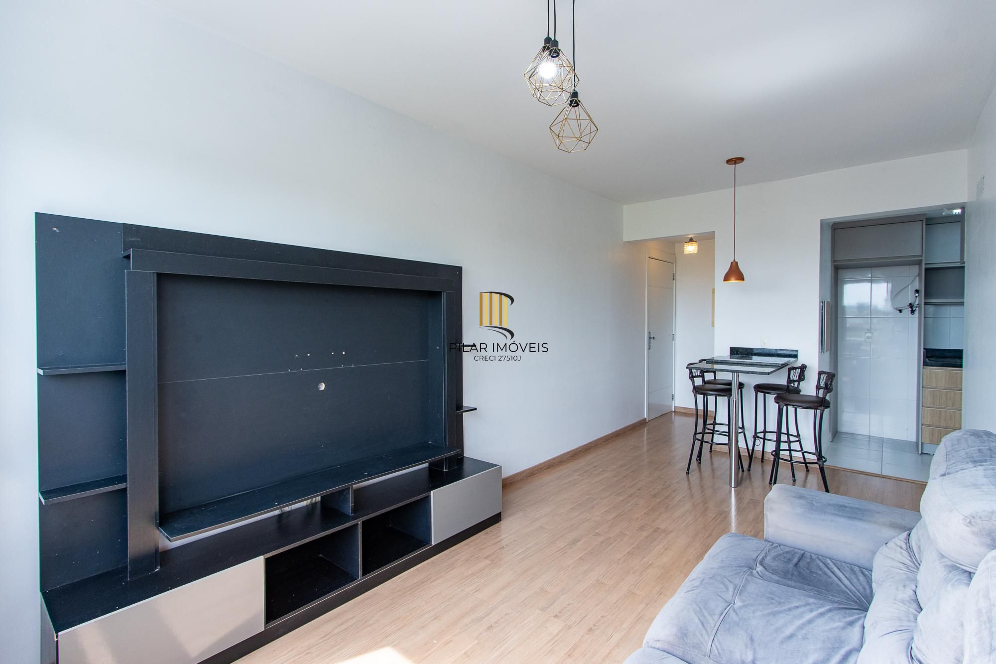 Apartamento de 2 dormitórios com suíte, churrasqueira e infraestrutura completa na Zona Sul de Porto Alegre.