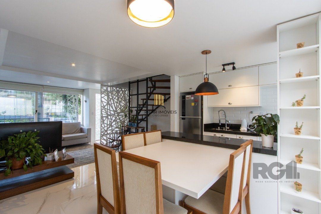 Sobrado com 148,45m², com 2 quartos, suíte, área gormet, vista para o Guaíba, na Vila Conceição.