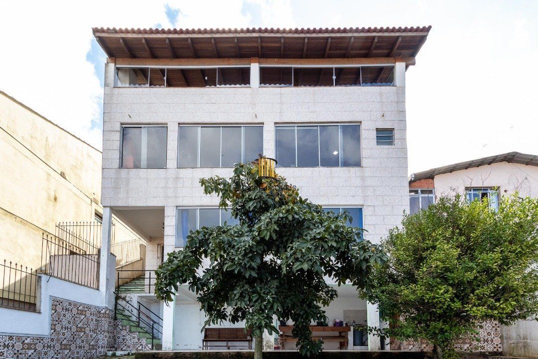 Casa para Venda - 300m², 5 dormitórios, 2 vagas - Cavalhada