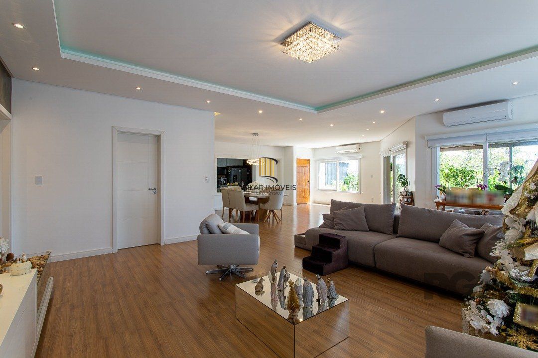 Apartamento com uma cobertura horizontal com 329,10 m² privativos com suíte