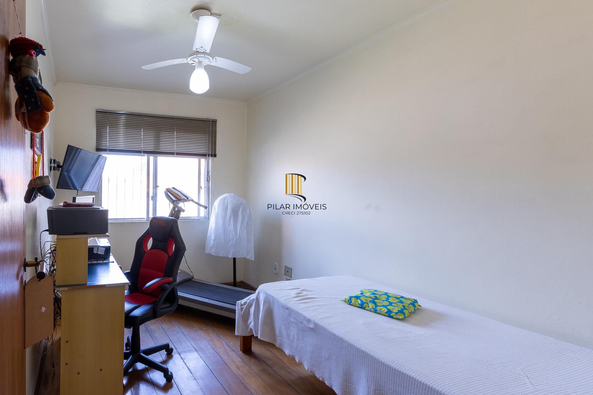 Casa com 3 quartos (1 suite), 4 vagas - Vila Nova