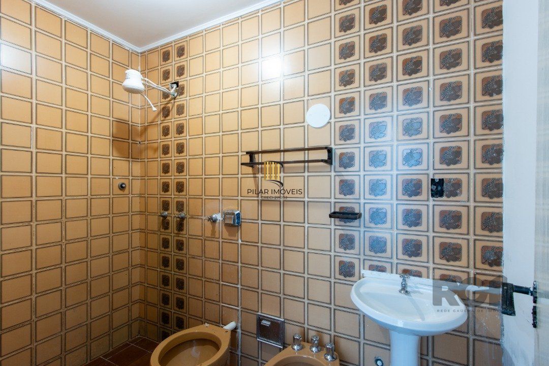 Casa para Venda - 337m², 3 dormitórios, sendo 1 suites, 3 vagas - Cristal