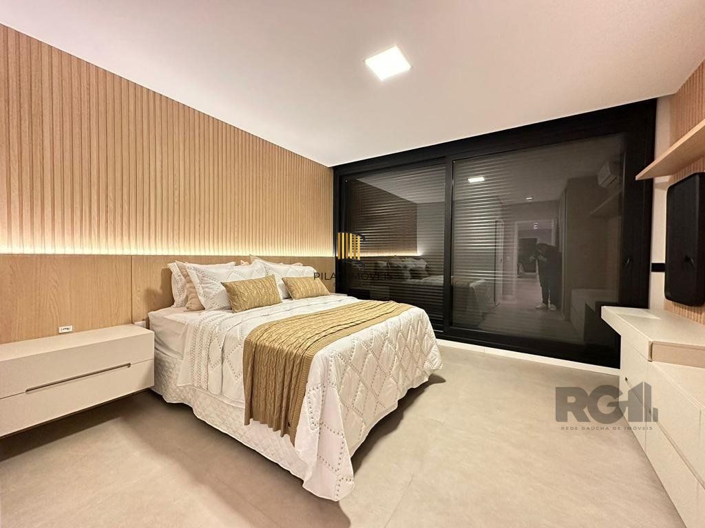 Casa de Condomínio 6 dormitórios no bairro Atlântida Sul