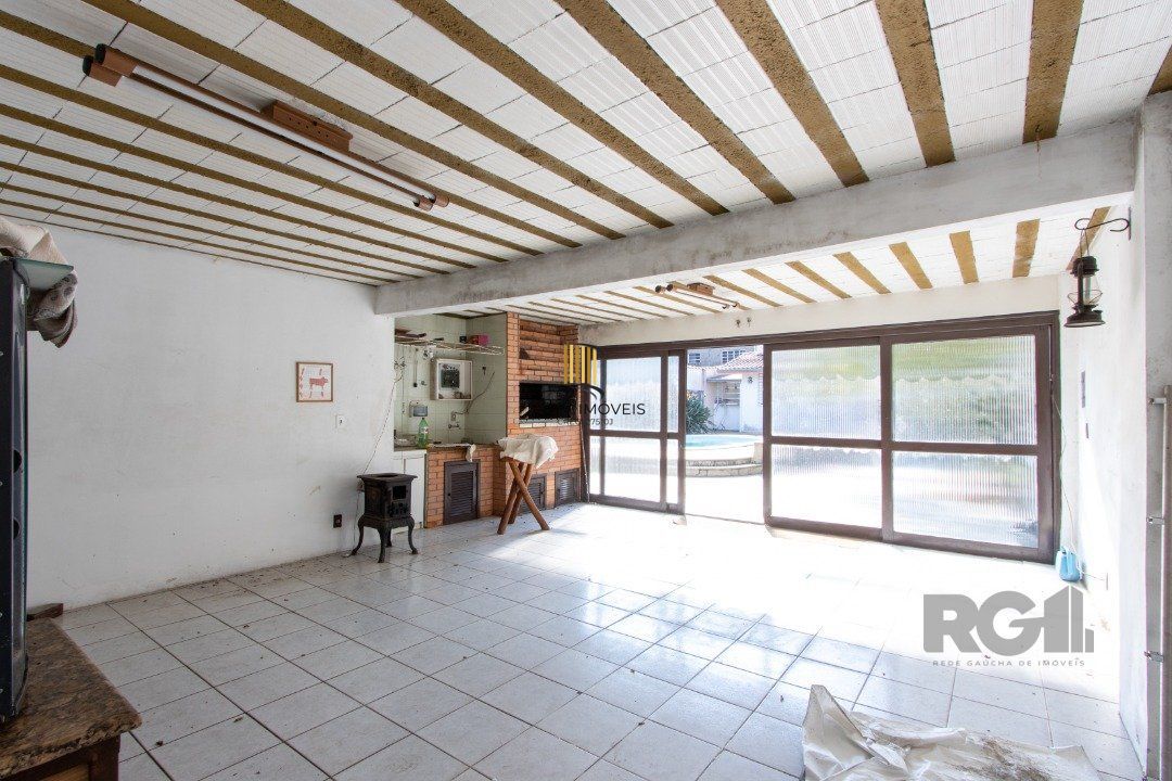 Casa para Venda - 72.6m², 4 dormitórios, sendo 1 suites, 6 vagas - Camaquã