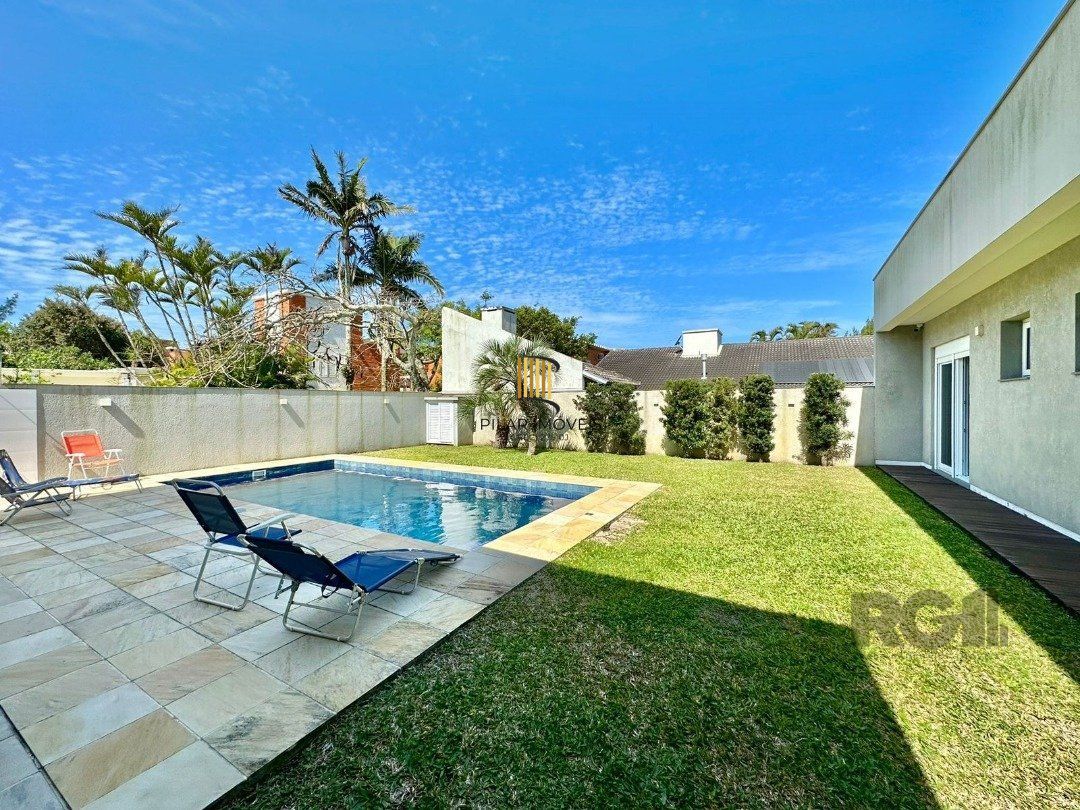 Casa 4 dormitórios no bairro Atlântida