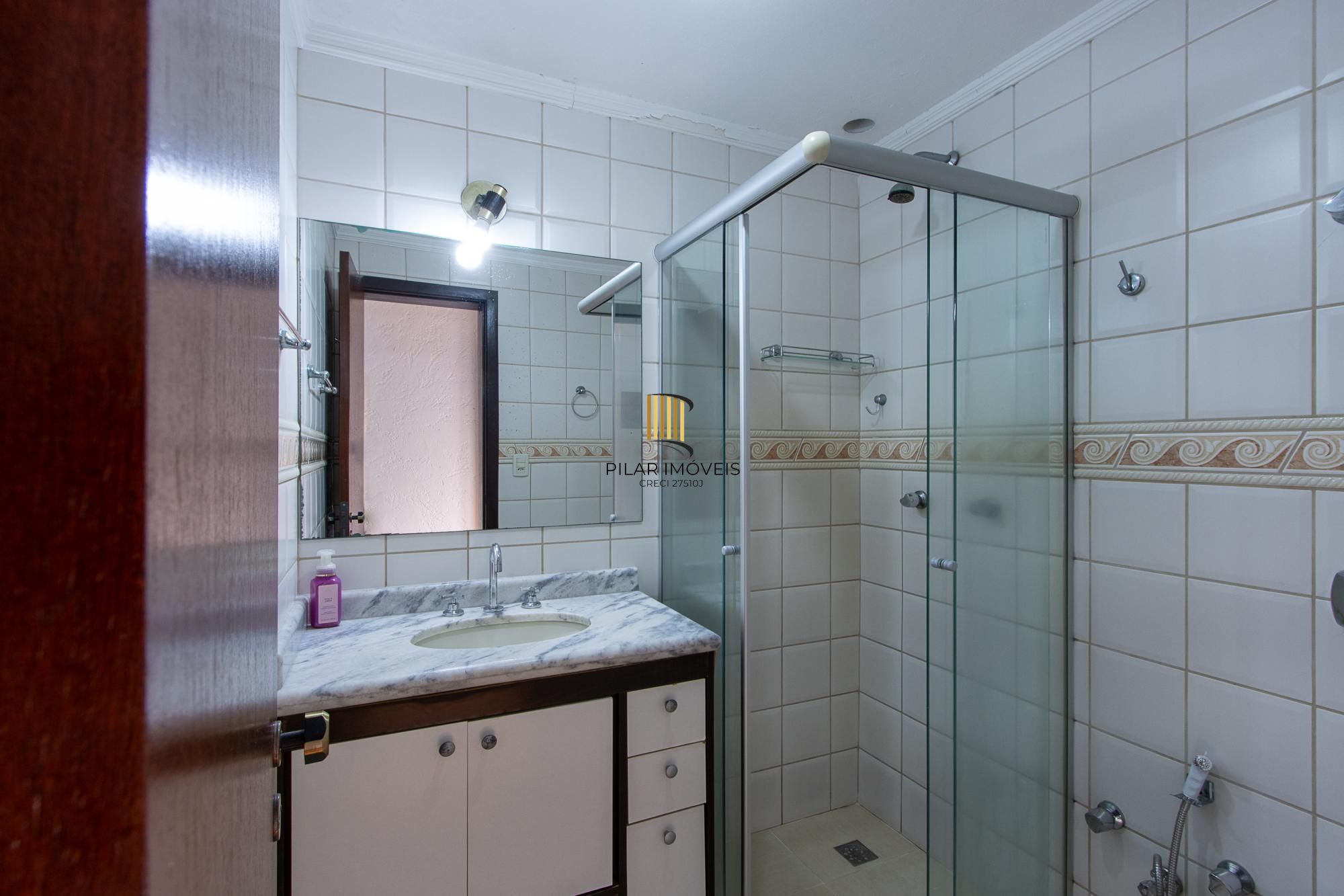 Casa em condomínio, com 3 dormitórios,