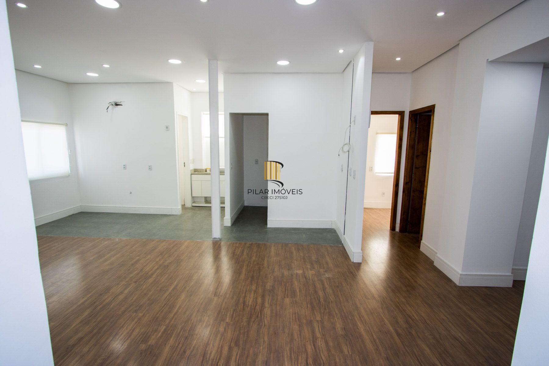 Casa comercial com aproximadamente 157m² privativos