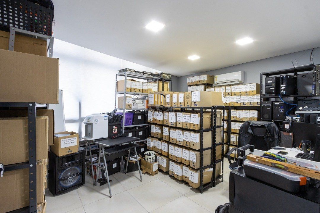 Sala em andar inteiro com 157,44  privativos