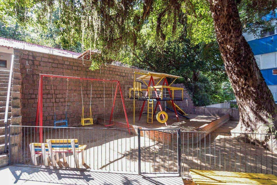 Apartamento no último andar com vista panorâmica, 2 dormitórios e até 4 vagas de garagem - Bairro Teresópolis, Zona Sul de Porto Alegre