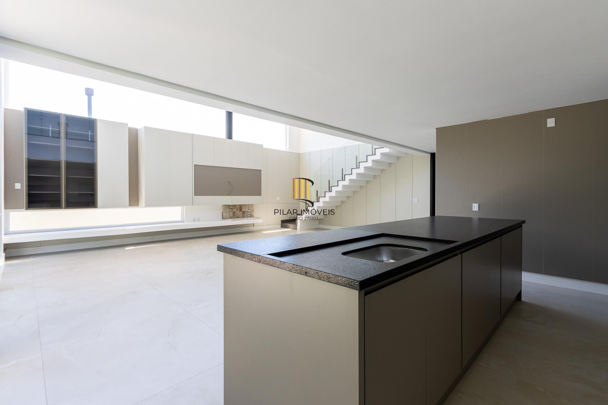 Casa Condominio para Venda - 300m², 4 dormitórios, sendo 4 suites, 2 vagas - Alphaville