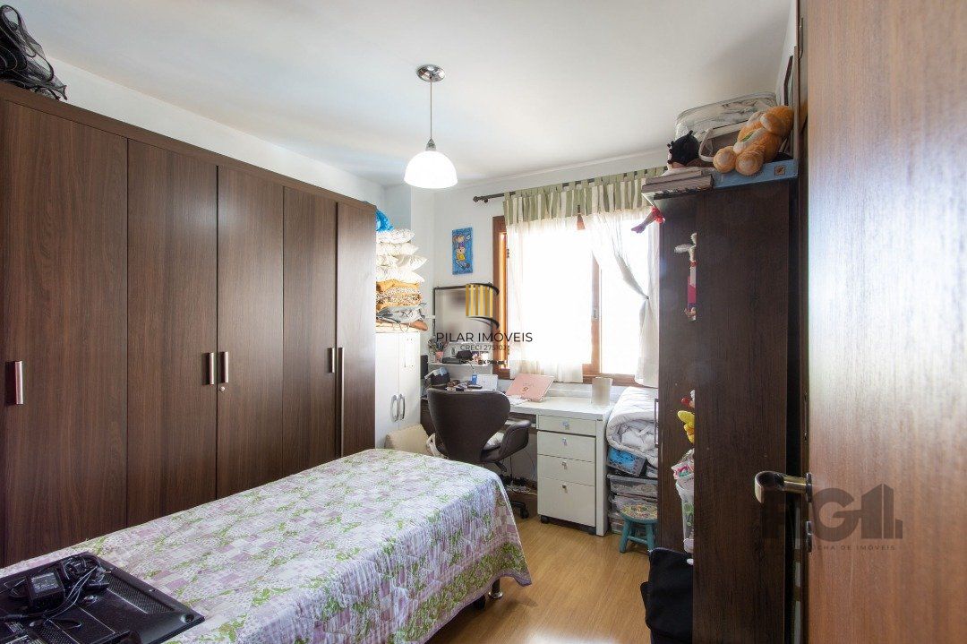 Casa 3 dormitórios no bairro Medianeira