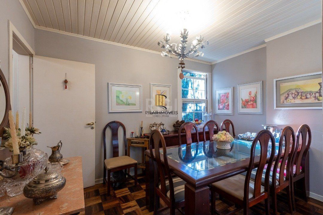 Casa para Venda - 192m², 4 dormitórios, sendo 3 suites, 4 vagas - Tristeza