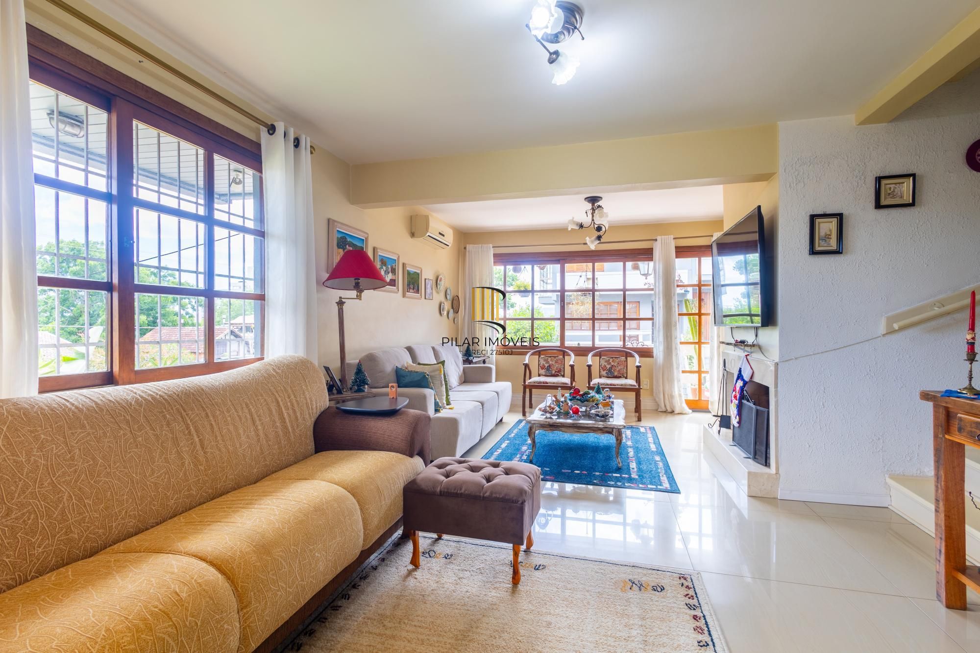Casa em condomínio bairro Tristeza, com 185m² privativos.