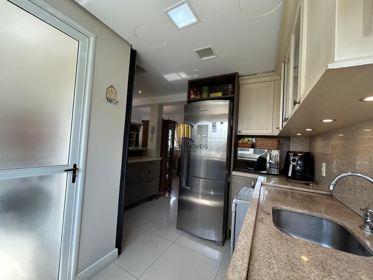 Casa condomínio | 3 dormitórios | 1 Suíte | 240,82 Privativos | 2 Vagas | Bairro Teresópolis